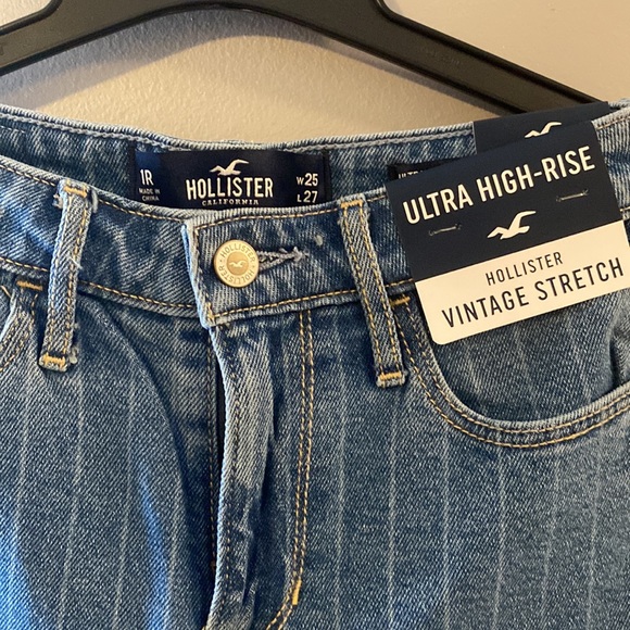 Hollister High Rise Mom Jean- Stretch - Picture 2 of 4